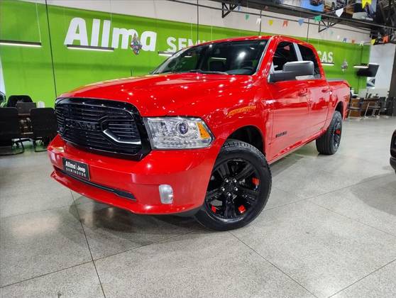 RAM CLASSIC 5.7 V8 GASOLINA LARAMIE NIGHT EDITION CD 4X4 AUTOMÁTICO
